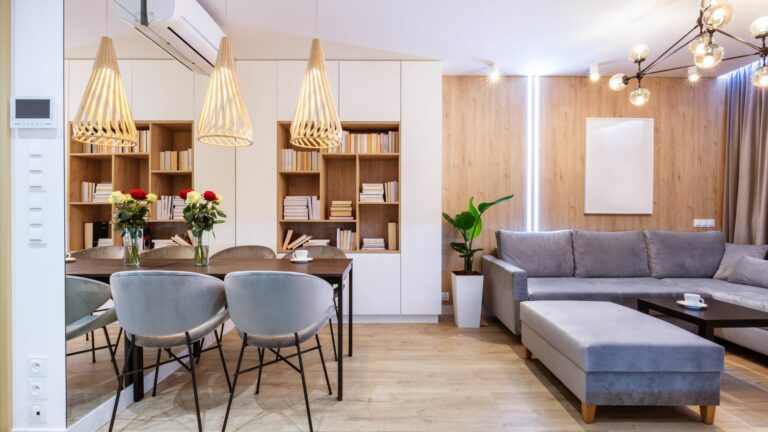 Maximisez votre espace : 5 meubles polyvalents pour petits appartements