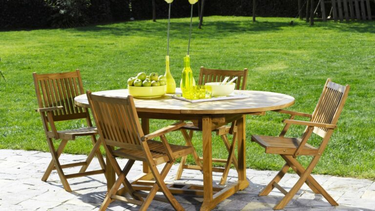 Créez un espace extérieur unique avec une table de jardin Castorama