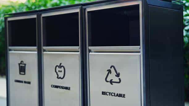 Poubelle extérieure pour entreprise